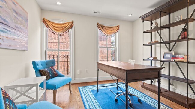 Building Photo - Waterfront living in the heart of Canton!