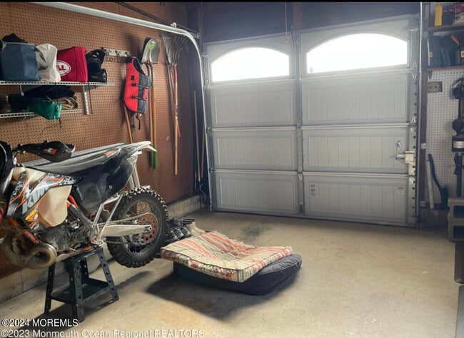 Building Photo - 509 Laurel Ave