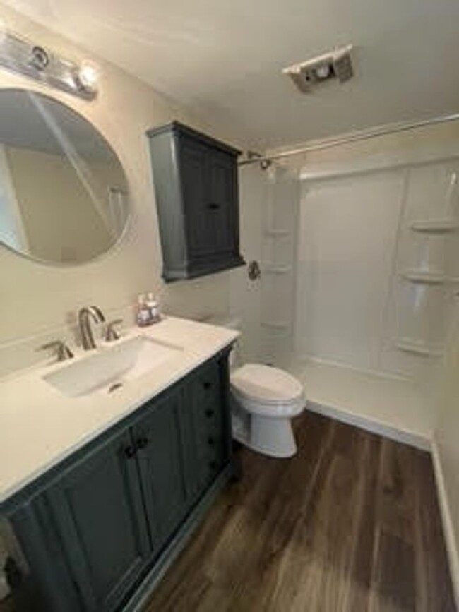 Building Photo - Beautiful cottage with gourmet kitchen. 3 ...