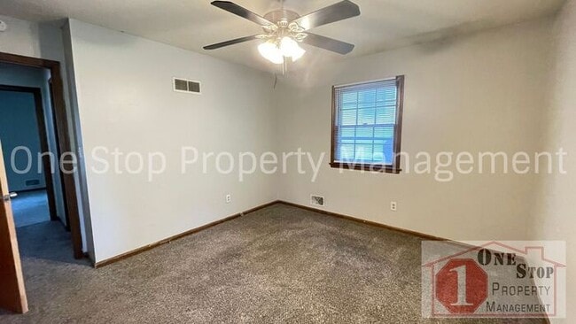 Building Photo - 2 Bedroom, 2 Bathroom Duplex in Raytown, MO