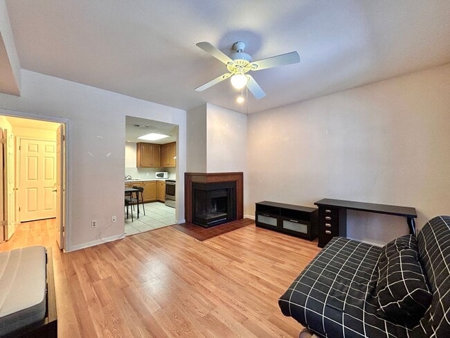 Building Photo - Cozy Studio Near the University – Fireplac...