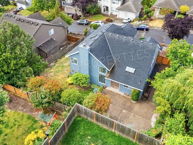 Building Photo - 4+ Bedroom Tigard Home With a Beautiful Vi...