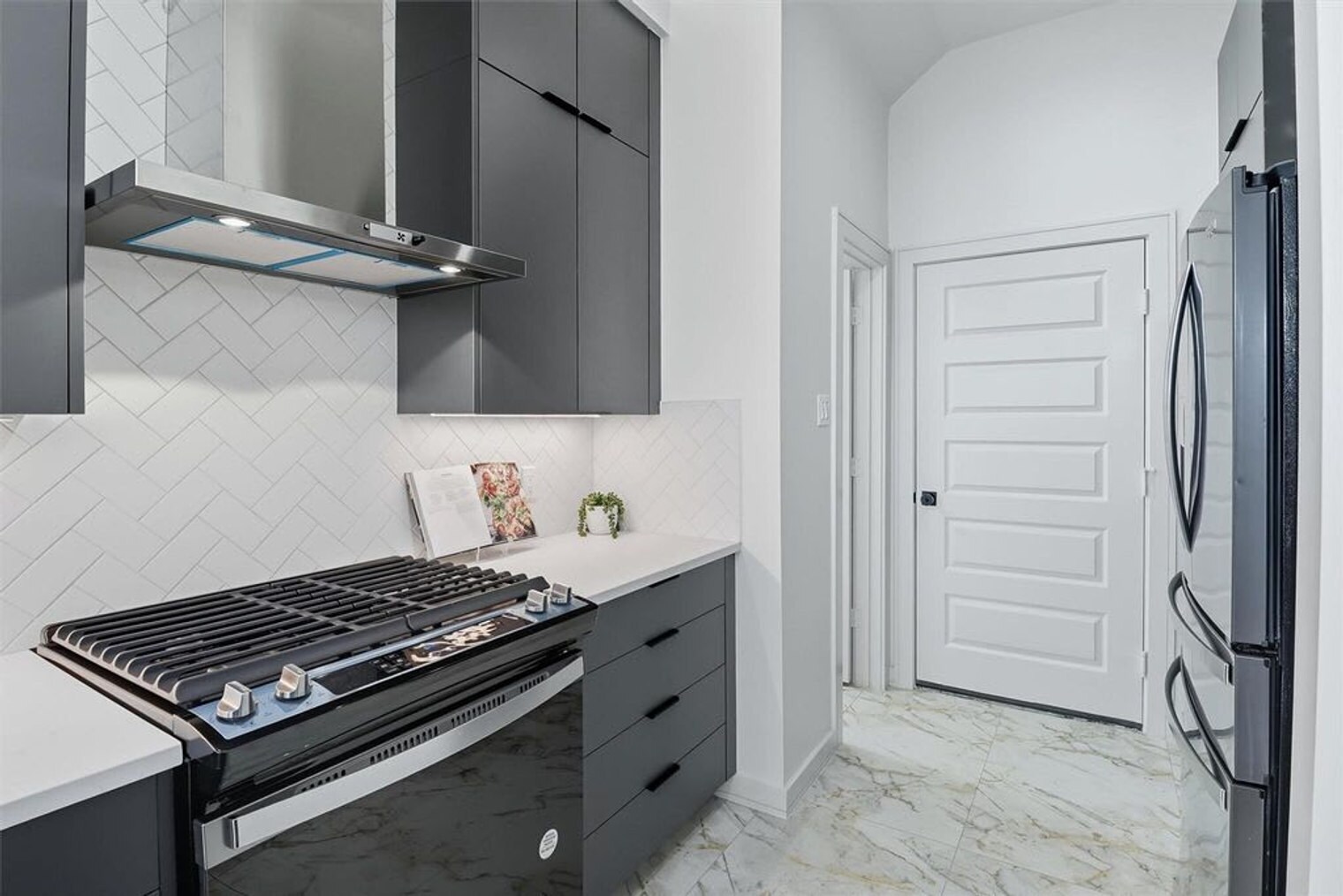 Building Photo - 2926 El Fenice Ln