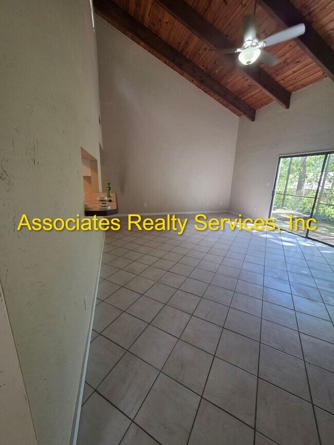 Building Photo - 3/2 North West!- 2 Weeks Free rent with im...