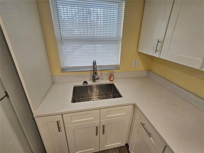 Building Photo - 2045 Alpine Rd