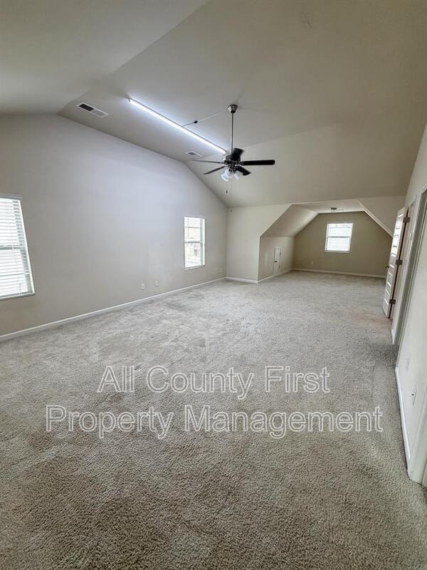 Building Photo - 3263 Highgrove Ln