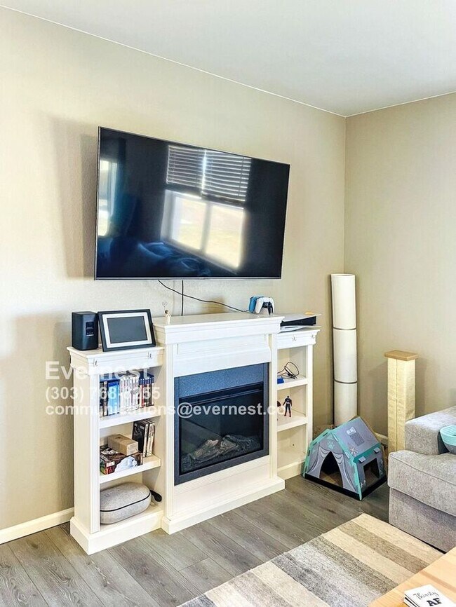Building Photo - Spacious 4-Bedroom Home with Modern Comfor...
