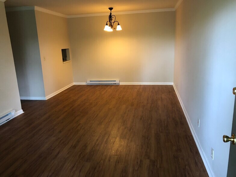 Building Photo - 2601 Hillsboro Pike