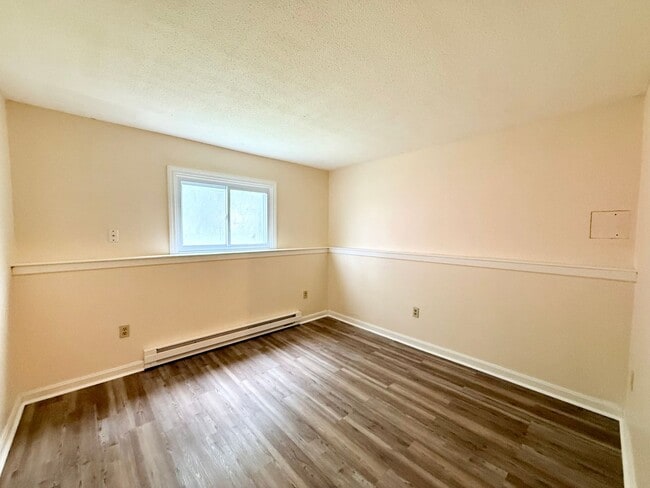 Building Photo - 63 W Rosemont Ave