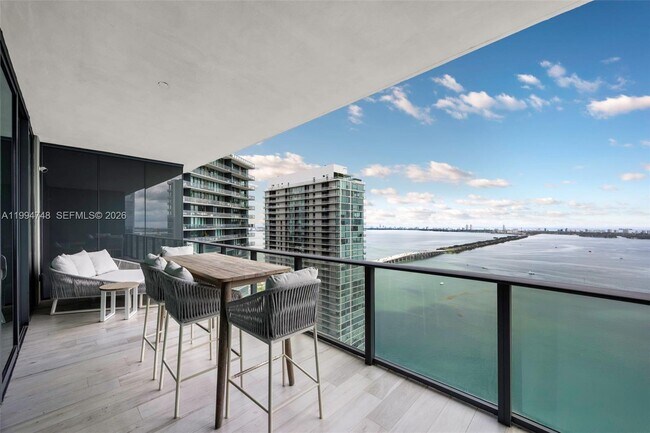 Building Photo - 480 NE 31st St