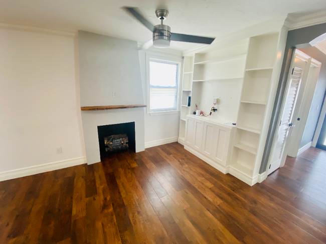 Building Photo - 828 SW 43rd Ave