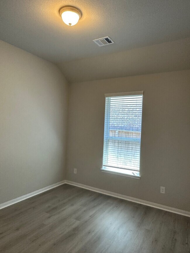 Building Photo - 7331 Saddle Tree Dr