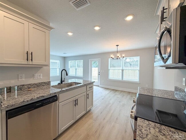 Building Photo - 8049 Westpointe Ln