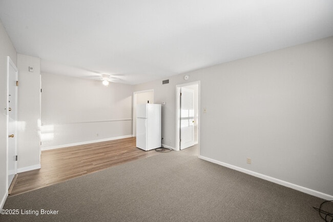 Building Photo - 2220 Heather Ln