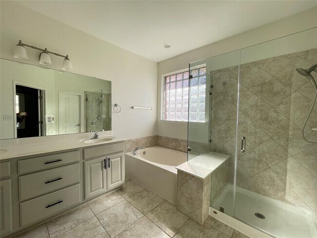Building Photo - 15801 Belfin Dr