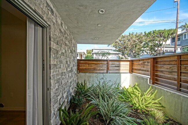 Building Photo - NEWER, LUXURIOUS & MODERN, 2920 SQ FT HOME W/ HIGH END DETAILS, AMAZING DECK/BALCONY SPACE, 2-CAR...