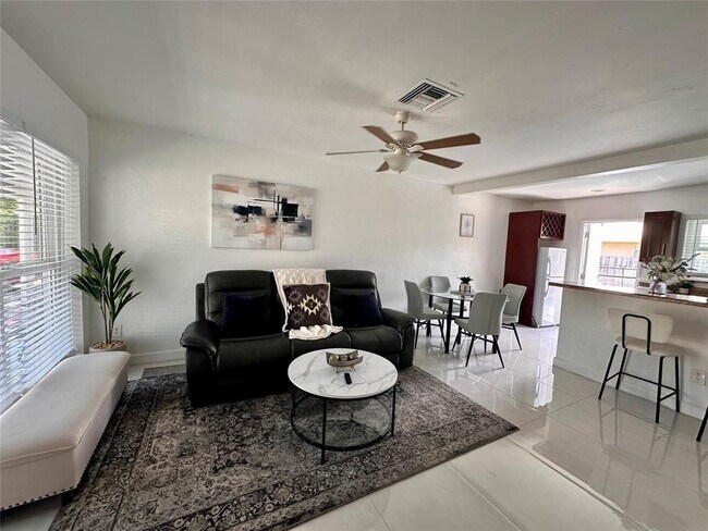 Building Photo - 5411 NE 22nd Terrace