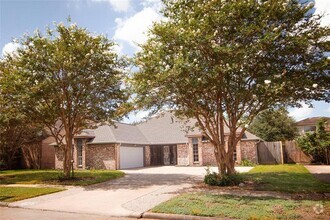 Building Photo - 10710 Sandy Shoals Dr