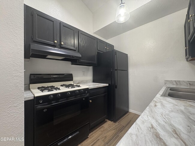 Building Photo - 11369 Lake Loy Dr