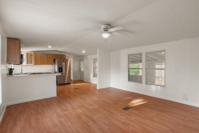 Building Photo - 1611 San Gabriel Ranch Rd