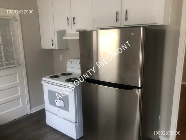 Building Photo - 1925 Kennesaw Dr