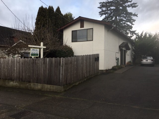 Building Photo - Ballard Duplex - 1 bedroom