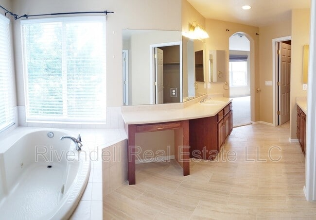 Building Photo - 1942 Rose Petal Ct