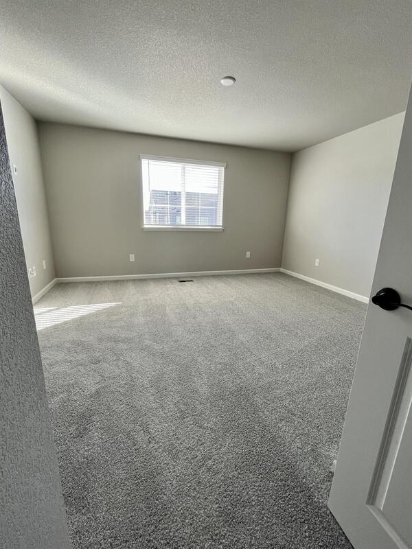 Building Photo - 1581 Spring Water Pt
