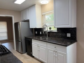 Building Photo - 28922 Savannah Dr