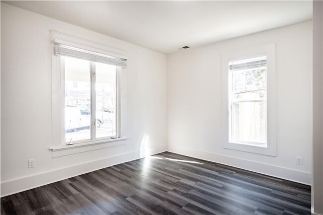 Building Photo - 1359 Finley St NE