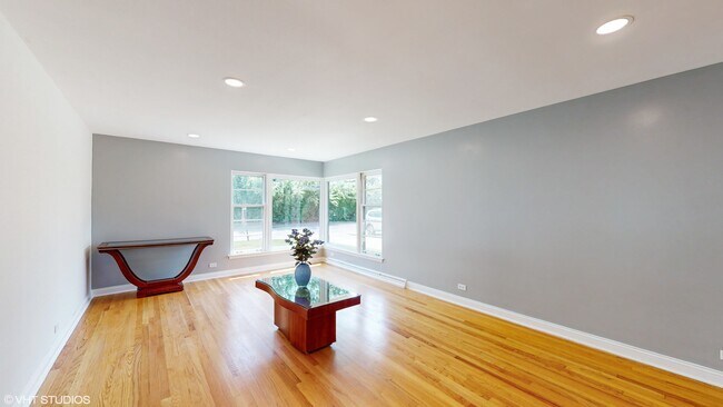 Building Photo - 4030 W North Shore Ave