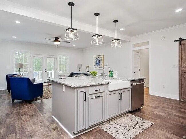 Building Photo - 2206 Adelay Dr