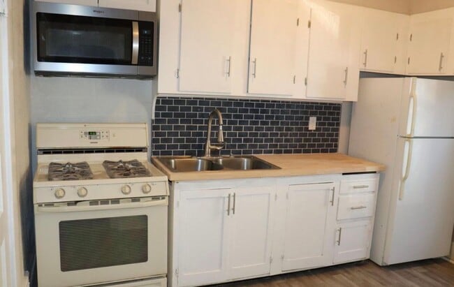 Building Photo - 1535 N 32nd St