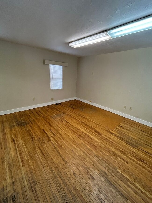 Building Photo - 376 W Washington St