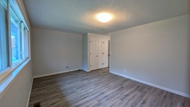 Building Photo - 12935 SW Conestoga Dr