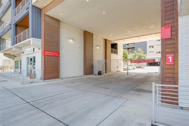 Building Photo - 4361 S Congress Ave