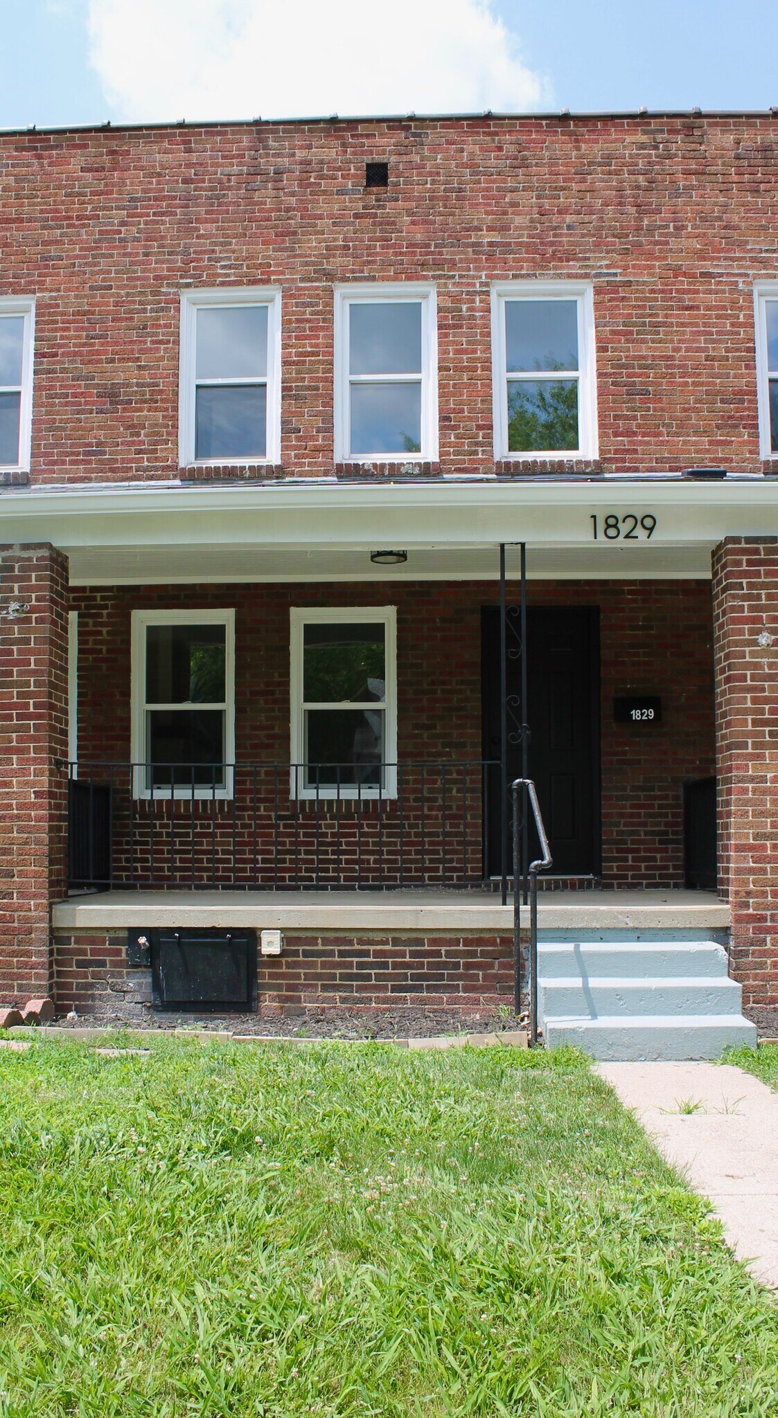 Building Photo - 1829 S Champion Ave