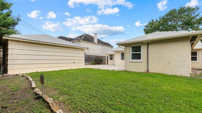 Building Photo - 3751 Maroneal St