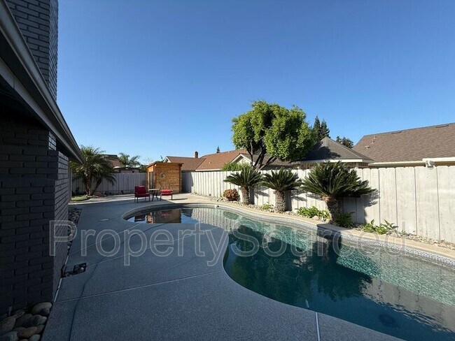 Building Photo - 1351 Aksland Dr