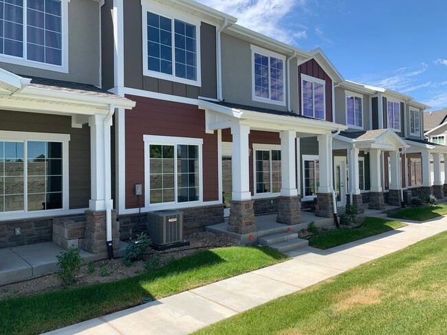 Building Photo - Beautiful 3 Bed, 2 Bath Townhome in Layton