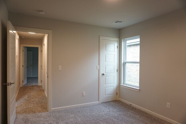 Building Photo - 3 Bedroom, 2 Bath With Office - Broken Arrow Schools