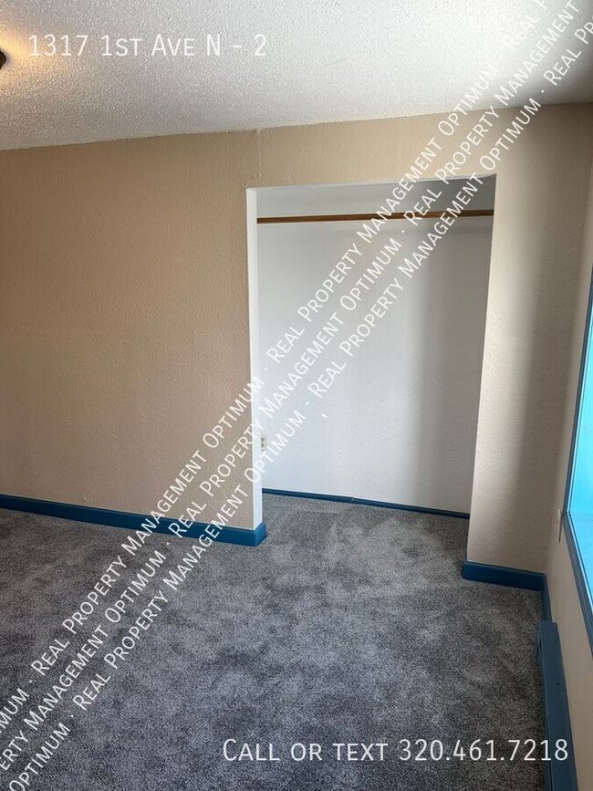 Building Photo - 3 Bedroom 1 1/2 Bath Upper Level Duplex in...