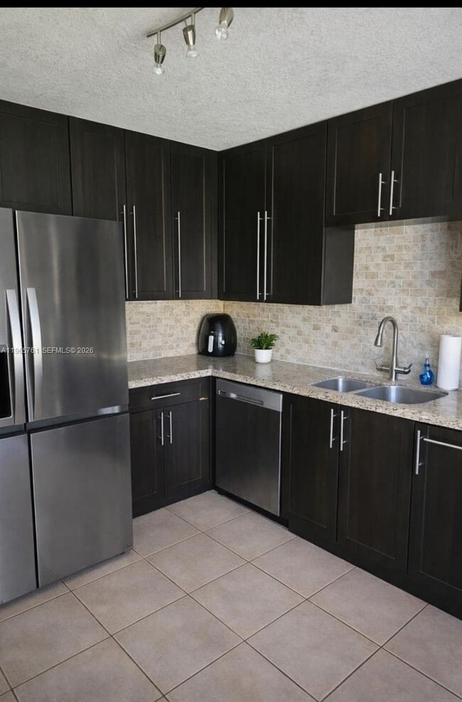 Building Photo - 7509 SW 26th Ct