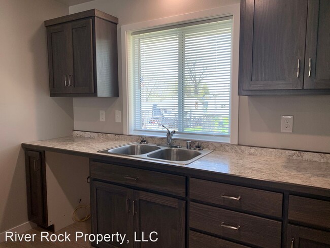 Building Photo - 1205 12th Ave N