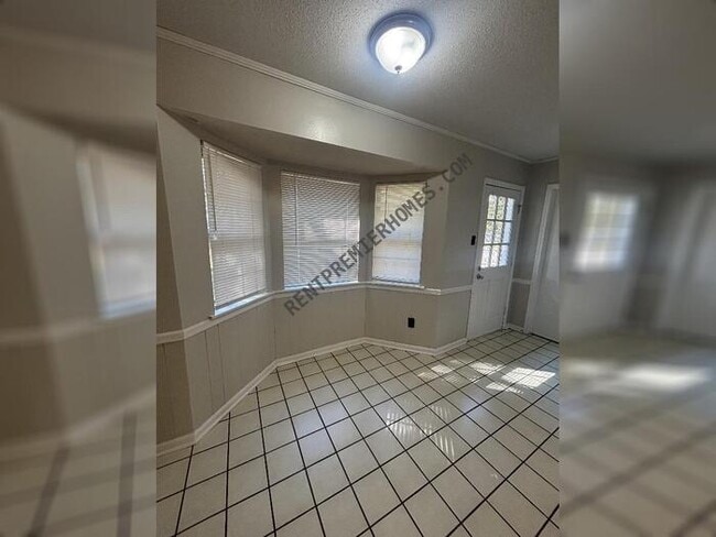 Building Photo - 1216 Green Mountain Dr