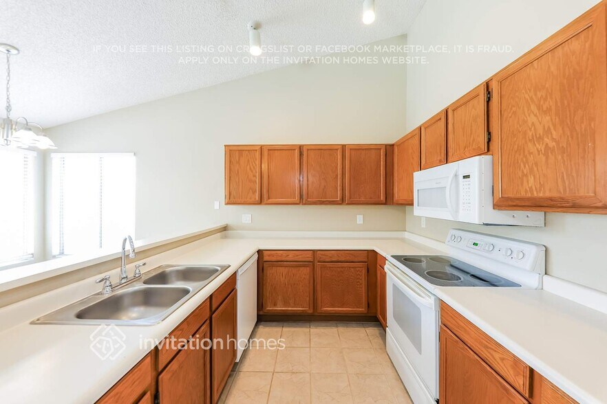 Building Photo - 8249 W Dreyfus Dr