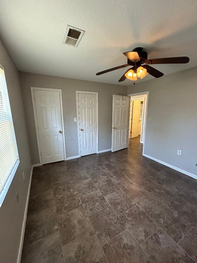 Building Photo - 103 Jewel Cove