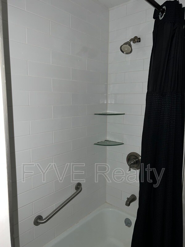 Building Photo - 7914 Gleason Dr