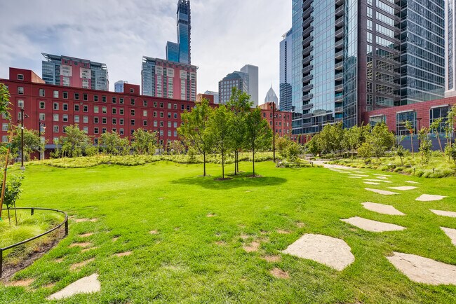 Building Photo - 505 N McClurg Ct