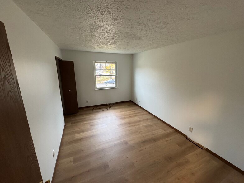 Building Photo - 545 Mentor Ave